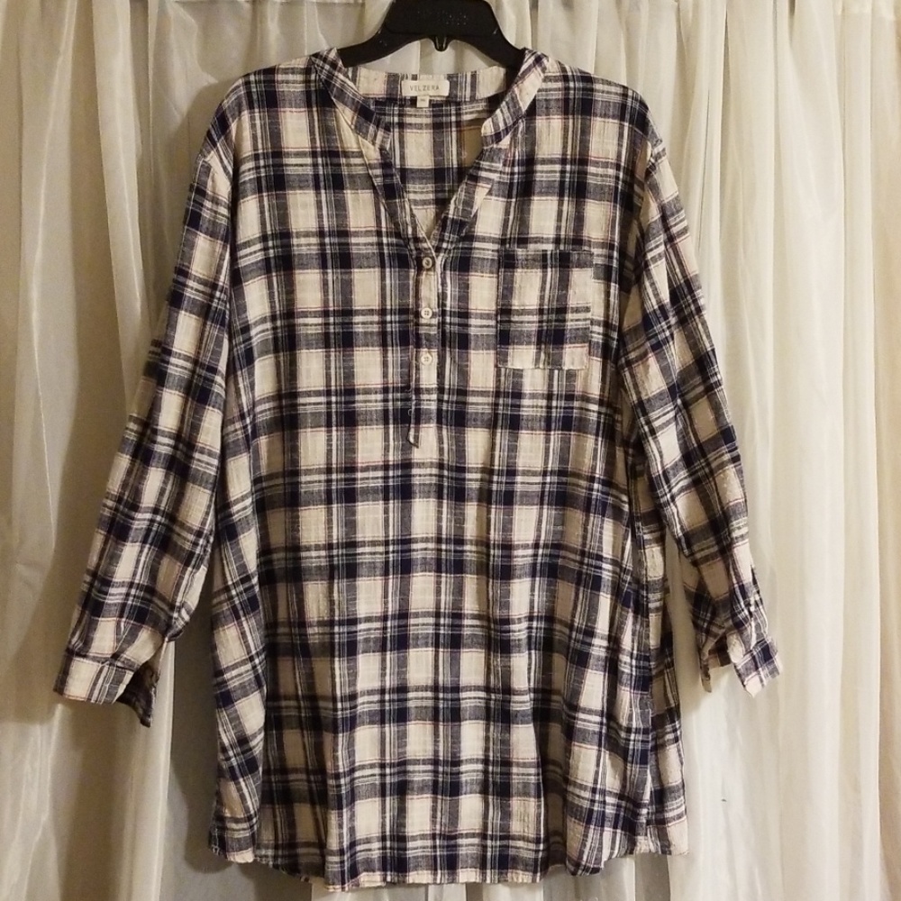 Plaid v-neck pocketed tunic